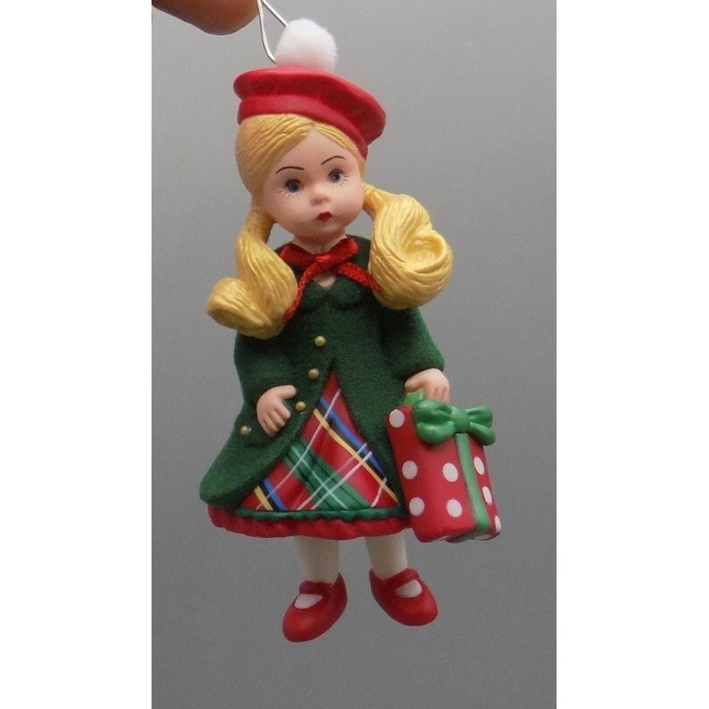Yuletide Shopper Madame Alexander Hallmark Ornament Mint in Box Keepsake 2011